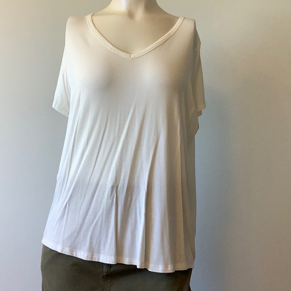 Jackson Rowe Cream V-Neck Tshirt, XL - FTTS